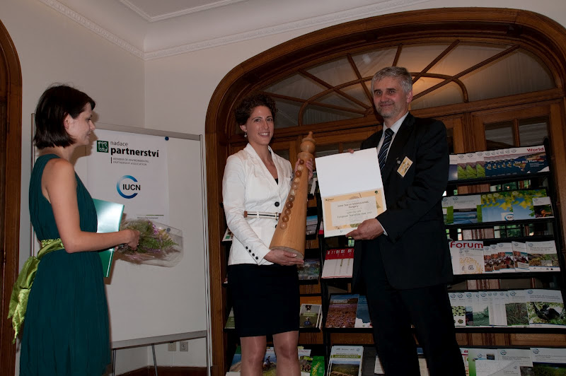 Mocsai Virginia, a Bánó család képviseletében vette át az Európai Év Fája díjat
